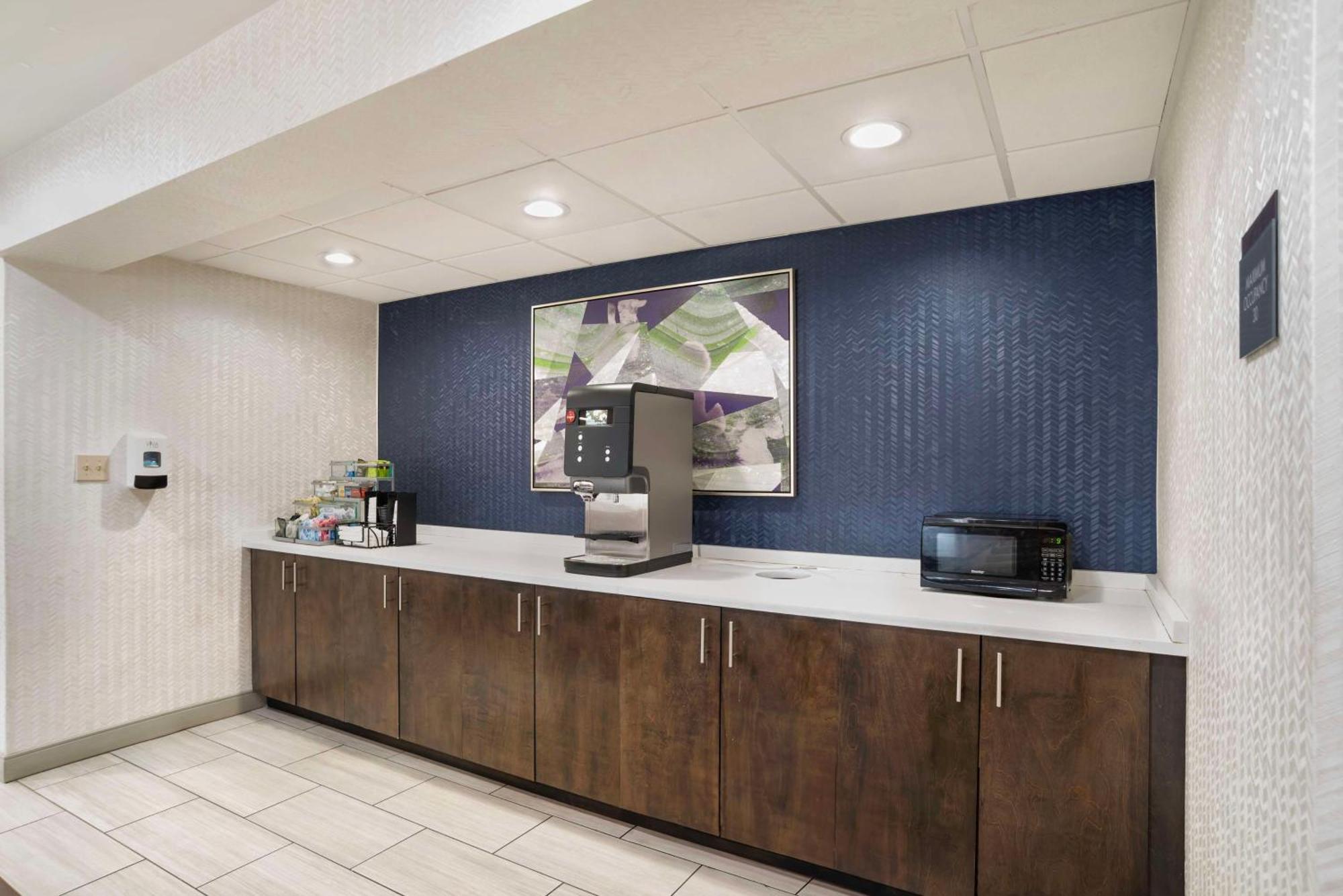 Hotel Western I-85 North 3*