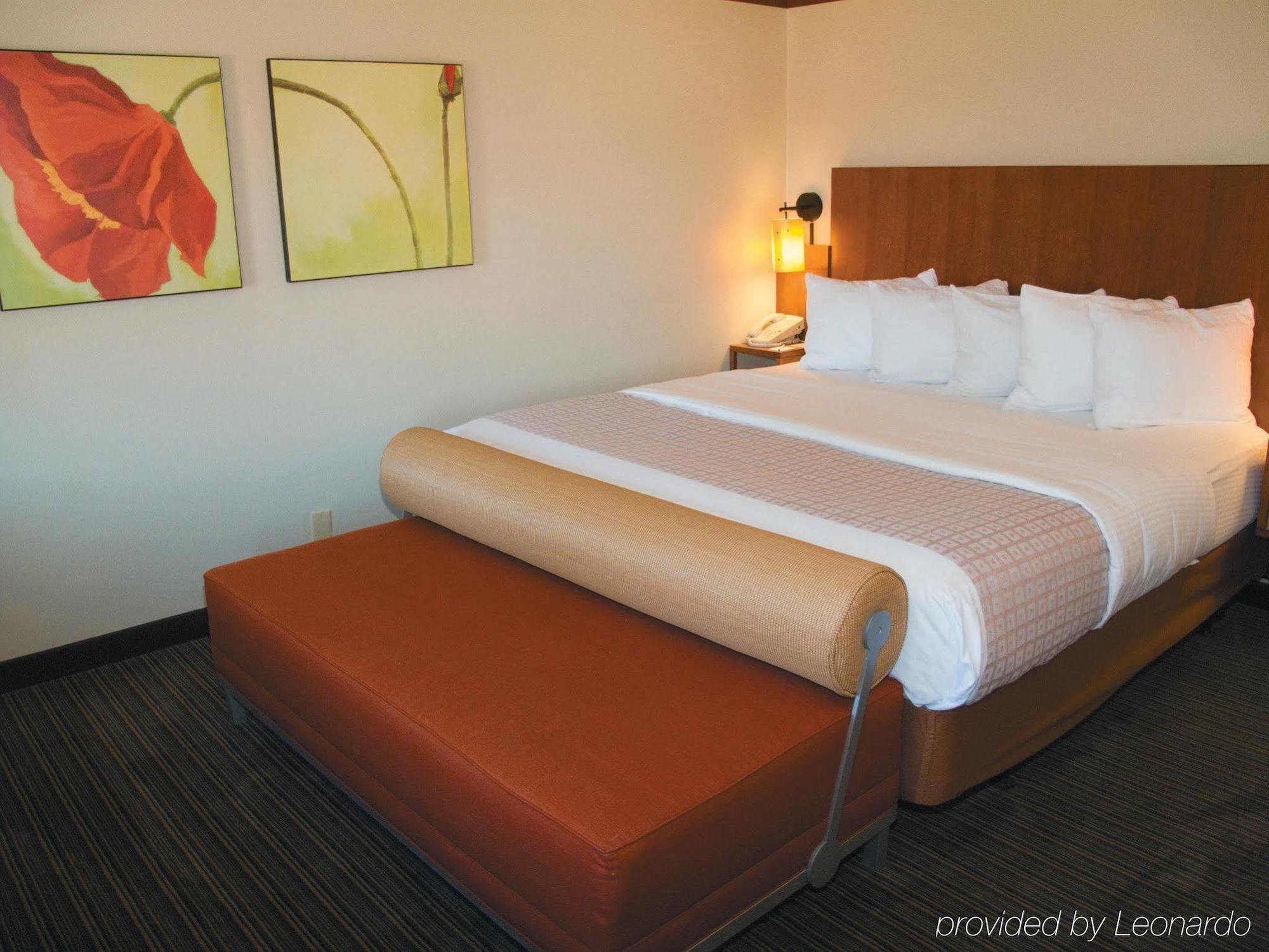 Western I-85 North Hotel 3*